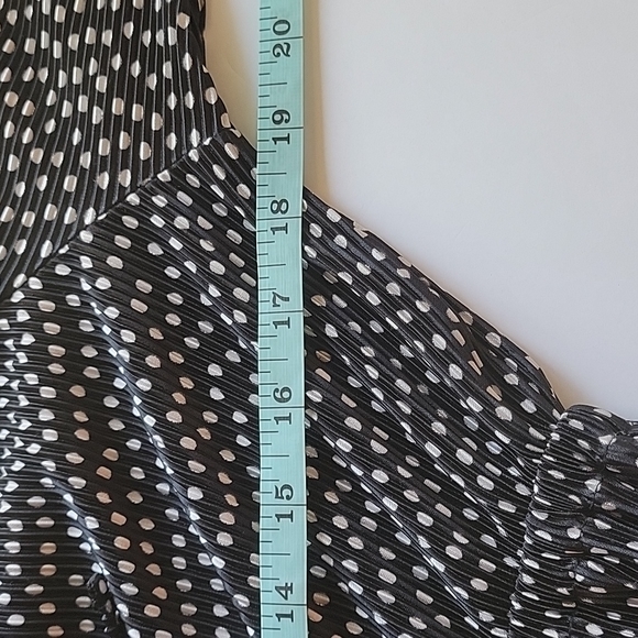 Zara black and white polka dot cinched waist front wrap top, women's size medium - Picture 8 of 9